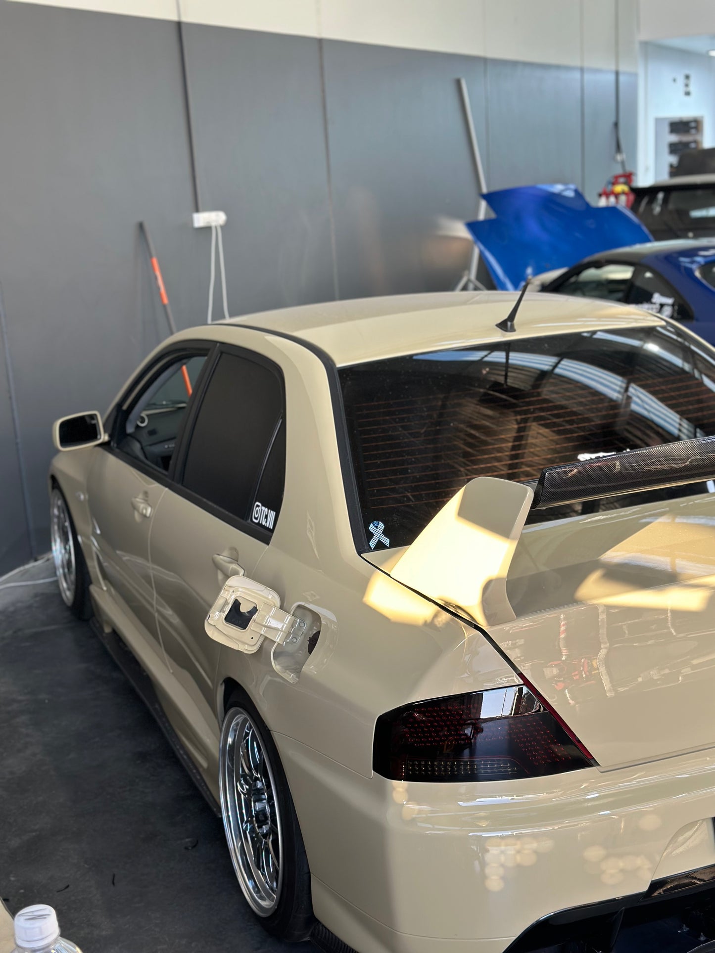 Evo 7-9 Fuel cap holder