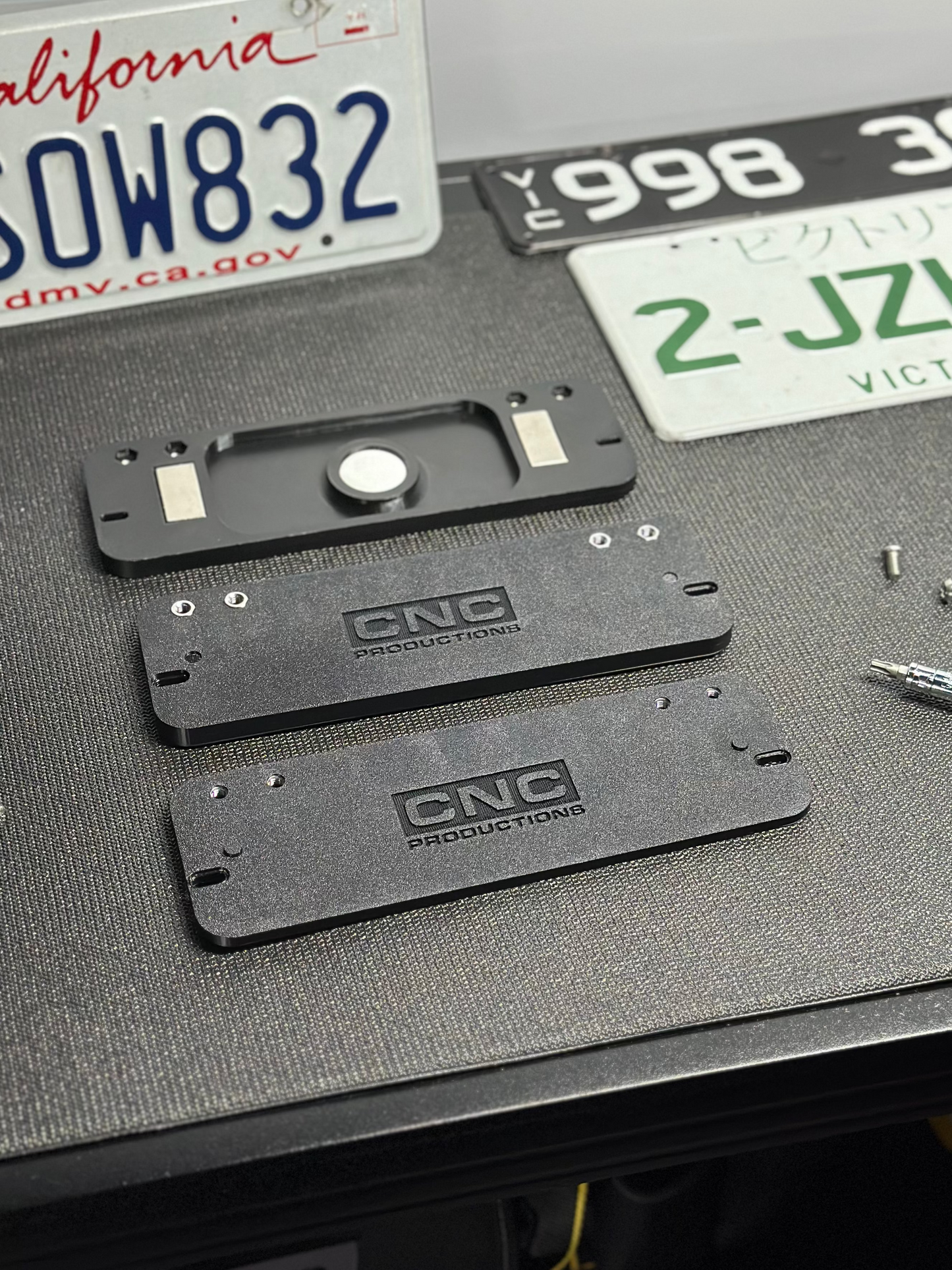 Magnetic Number Plate Brackets Trackable AirTag